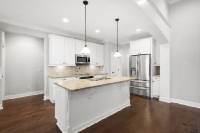 Building Photo - 585 Herons Brook Dr