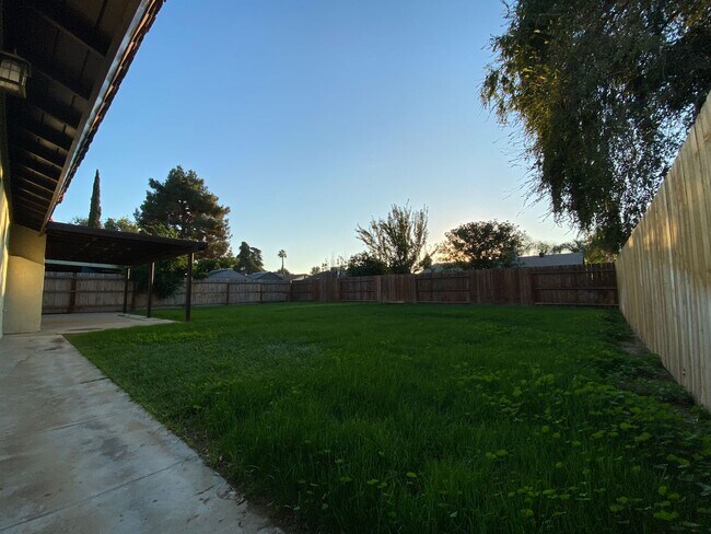 Building Photo - Gorgeous 3 BD 2 BA remodeled home availabl...