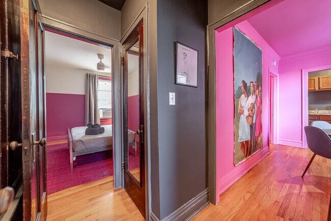 Building Photo - 3553 N Racine Ave