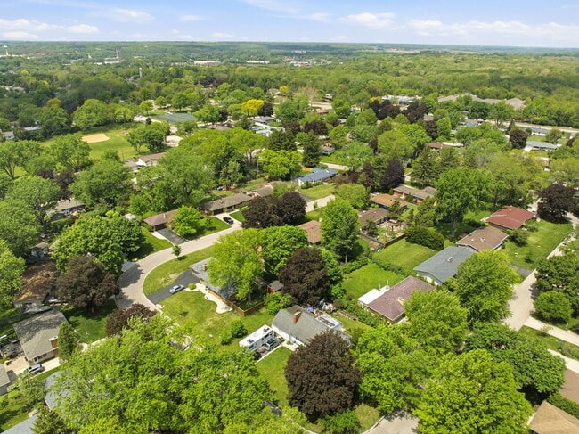 Building Photo - 152 Crestwood Dr