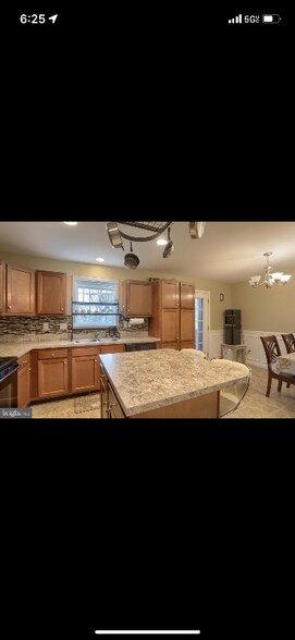 Building Photo - 33 Crooked Dr