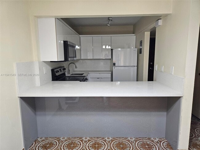 Building Photo - 8990 SW 24th St