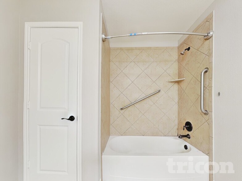 Building Photo - 1525 Treeta Trail