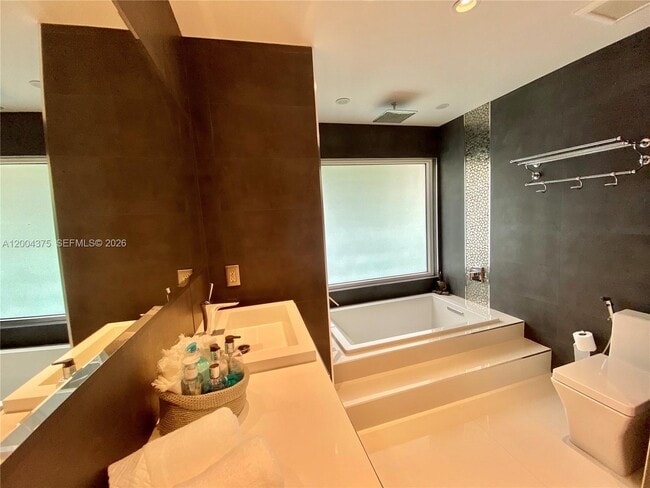 Building Photo - 265 N Shore Dr