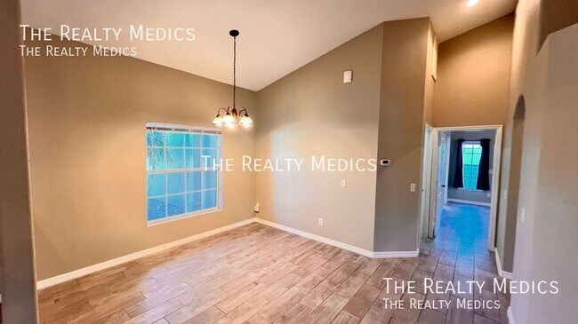 Building Photo - 3297 Tallwood Dr