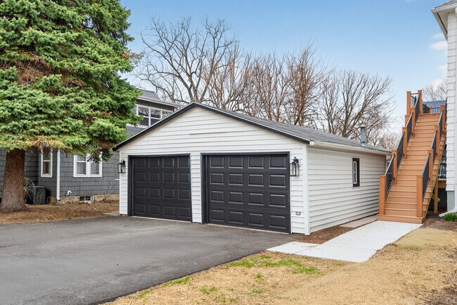 Building Photo - 305 W Exchange St