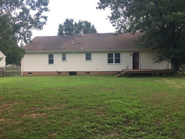 Building Photo - **Beautiful Ranch Home in Etheridge Manor**