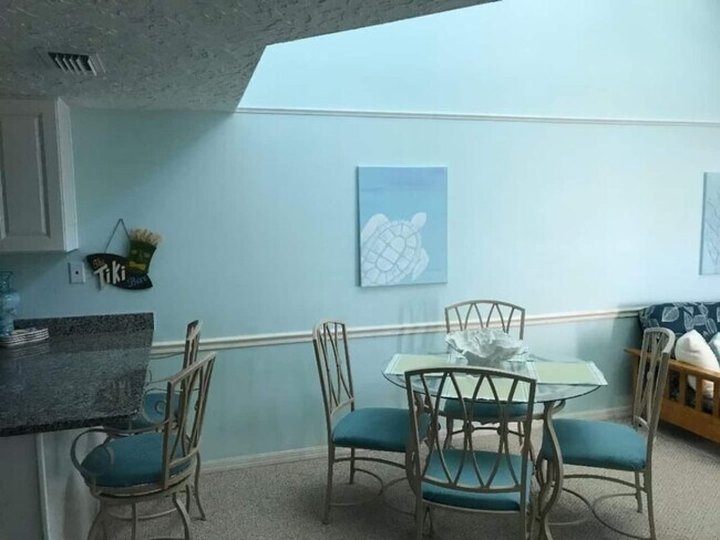 Building Photo - 8600 Ridgewood Ave