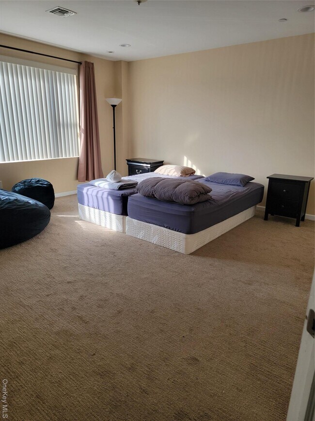 Building Photo - 329 Broadway