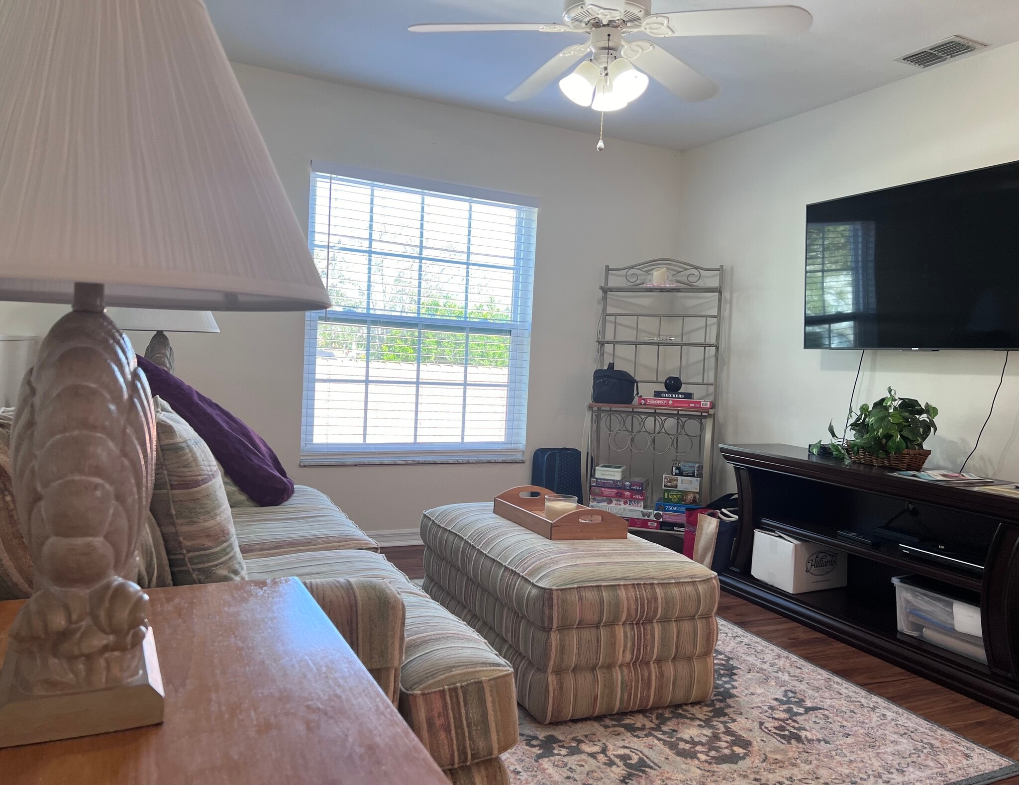 Den w Queen sleeper - 9850 Costa Mesa Ln