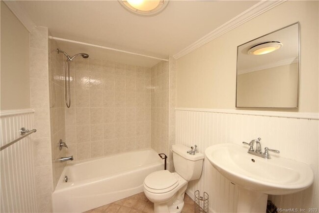 Building Photo - 950 Rock Rimmon Rd