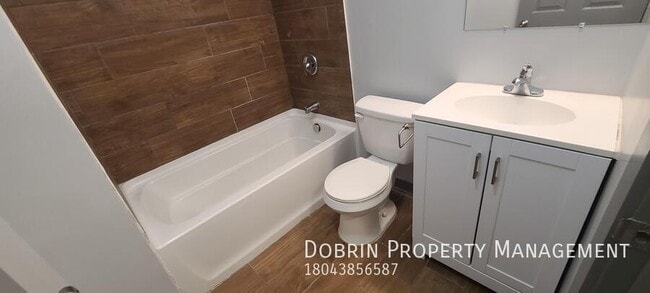 Building Photo - 106 E Clay St