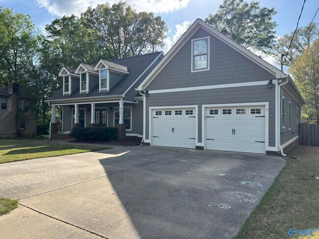 Building Photo - 317 Rosemont Rd SE