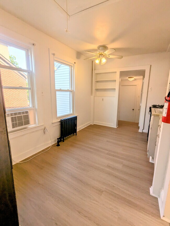 Building Photo - 51 Maple St