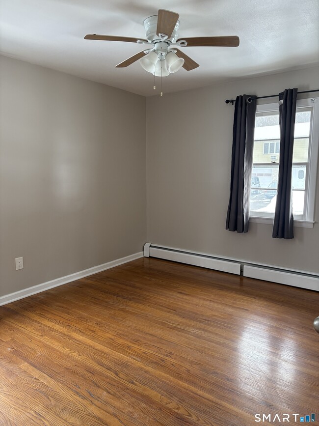 Building Photo - 44 Maywood Ln