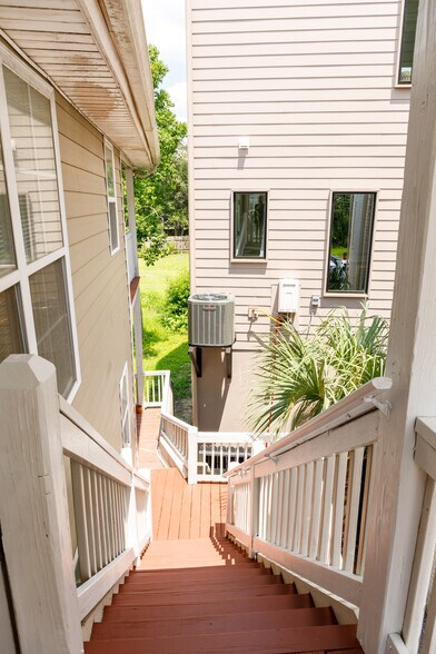 Building Photo - 116 America St