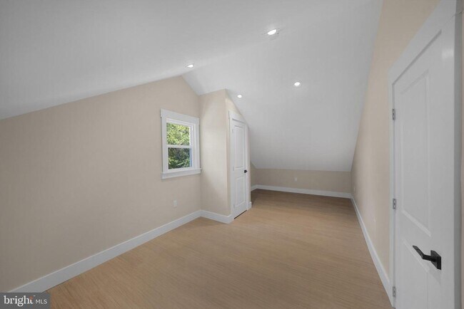 Building Photo - 71 Dreamland Park Dr