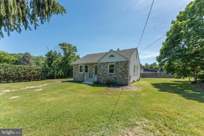 Building Photo - 75 Reeder Ave