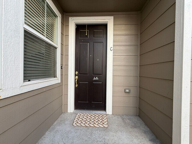 Building Photo - Modern 3-Bedroom Home with Stylish Upgrades