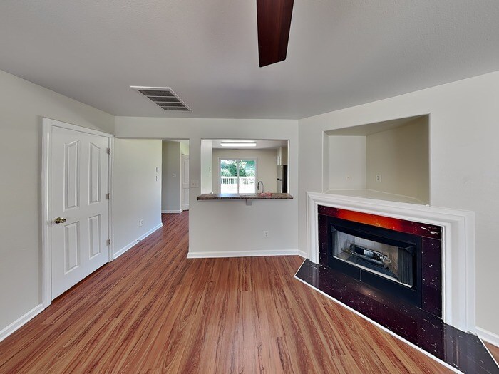 Building Photo - 2727 Oasis Ln