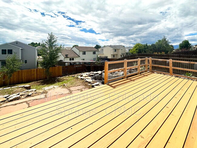 Building Photo - 5942 Vallecito Dr