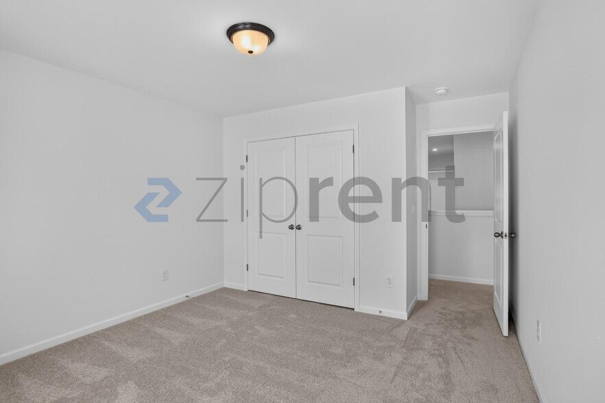 Building Photo - Unit