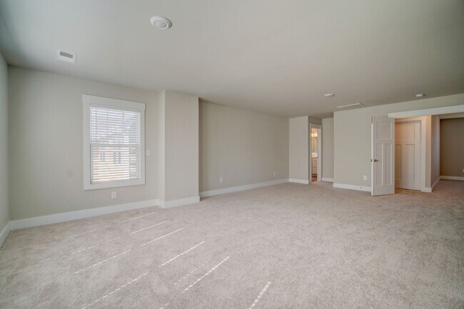 Building Photo - Gorgeous 4 BR, 3BA, Home with Loft, and 2 ...
