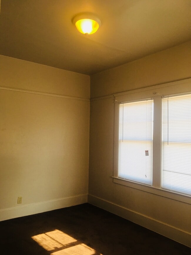 Building Photo - 2-Story Country home!