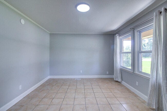 Building Photo - 105 Sandy Ln