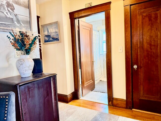 Building Photo - 740 Belmont St