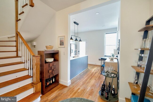 Building Photo - 1214 Linden Pl NE