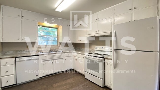 Building Photo - Comfortable 3 Bedroom/1 Bath Home in Fores...