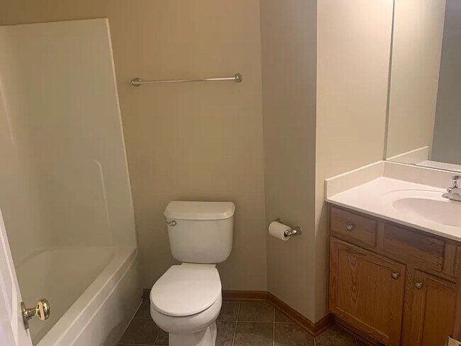 Building Photo - Beautiful Colonial 3 Bedroom Townhome in W...