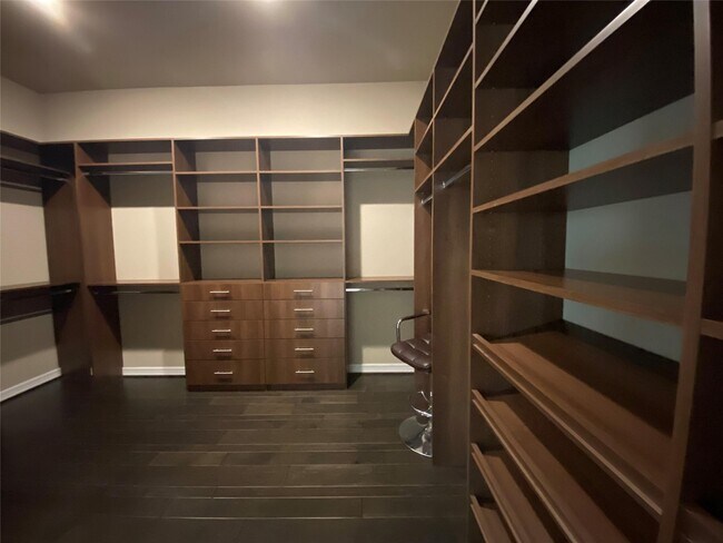 Building Photo - 2911 S Saddlebrook Ln