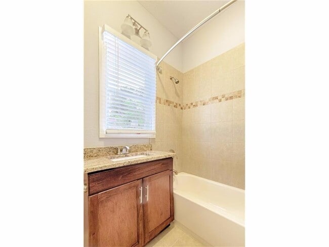 Building Photo - 4318 Junius St