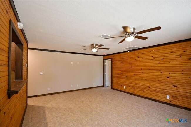 Building Photo - 1155 Farm To Market Rd 2722