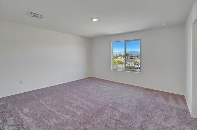 Building Photo - 4051 E Braddock Dr