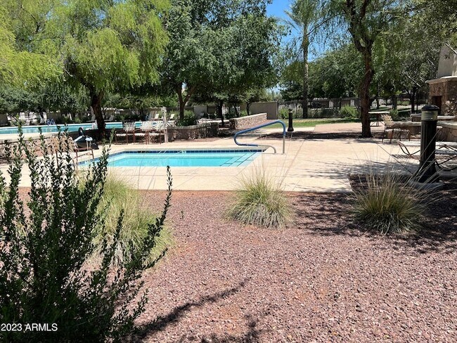 Building Photo - 1822 E Chelsea Ln