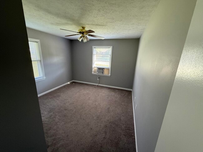 Building Photo - 315 Garden Park Dr