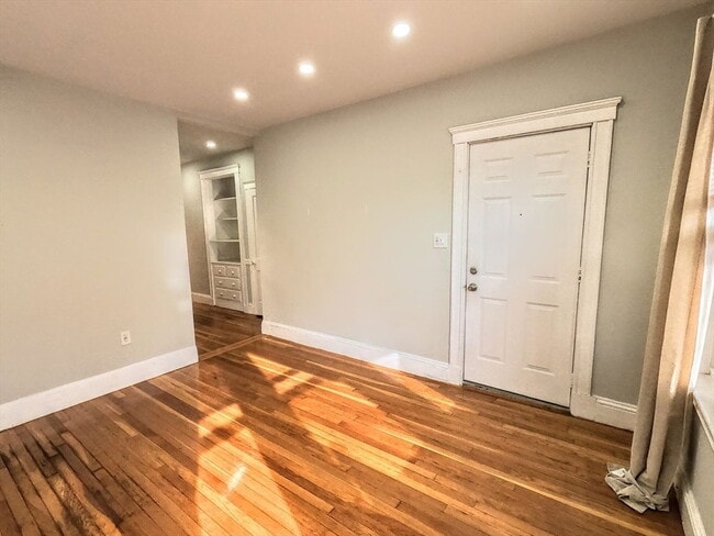 Building Photo - 3957 Washington St