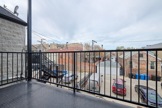 Building Photo - 1338 W Cullerton St