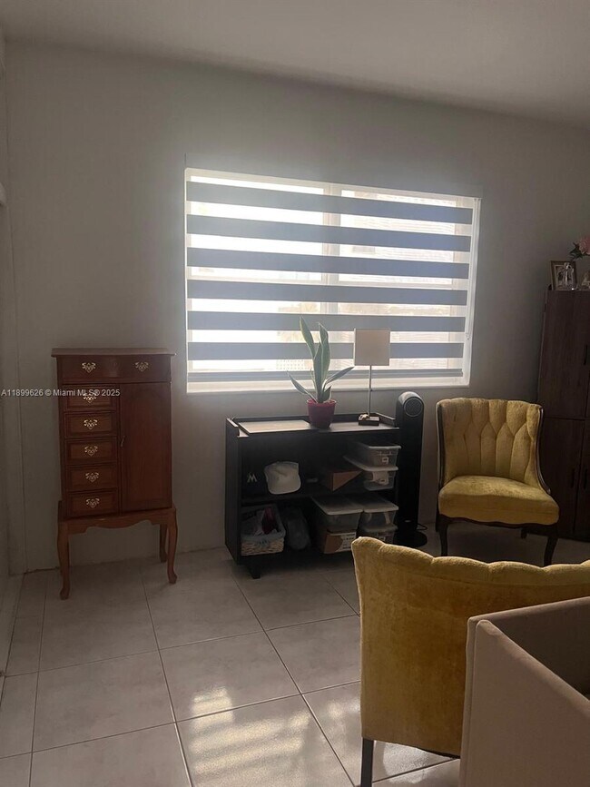 Building Photo - 1880 S Treasure Dr