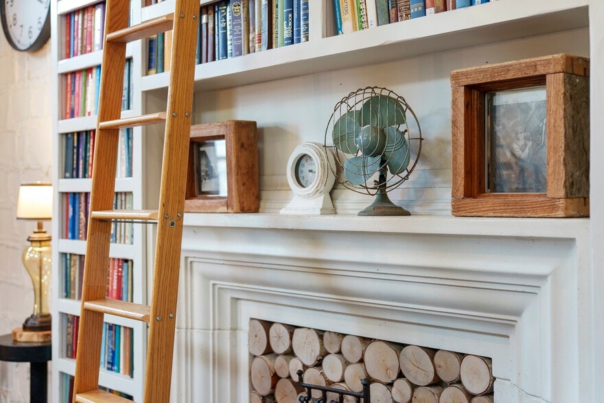 Building Photo - 43 W Markison Ave