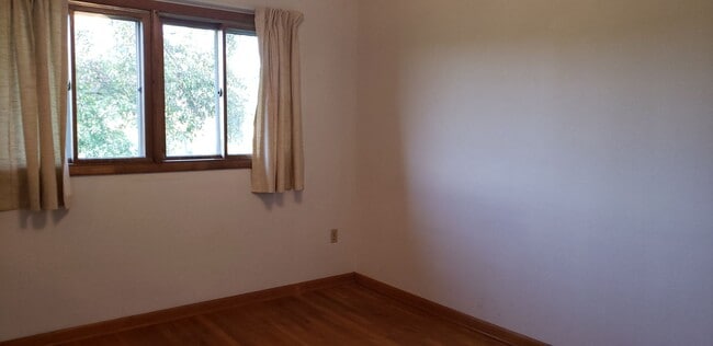 Building Photo - 725 W Pine Grove Rd