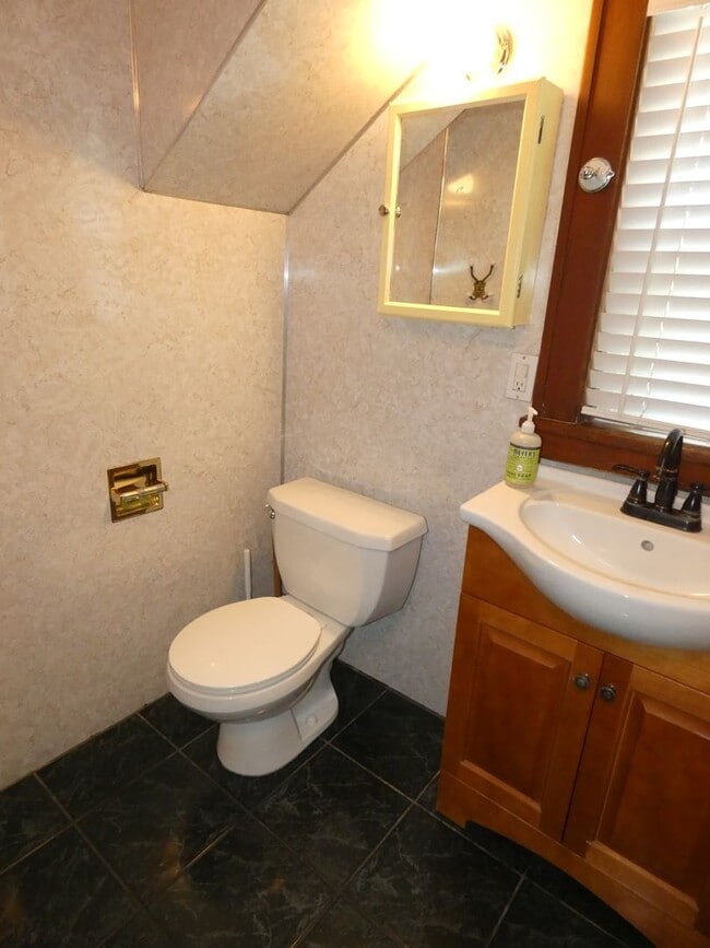 Building Photo - 2409 S Chase St