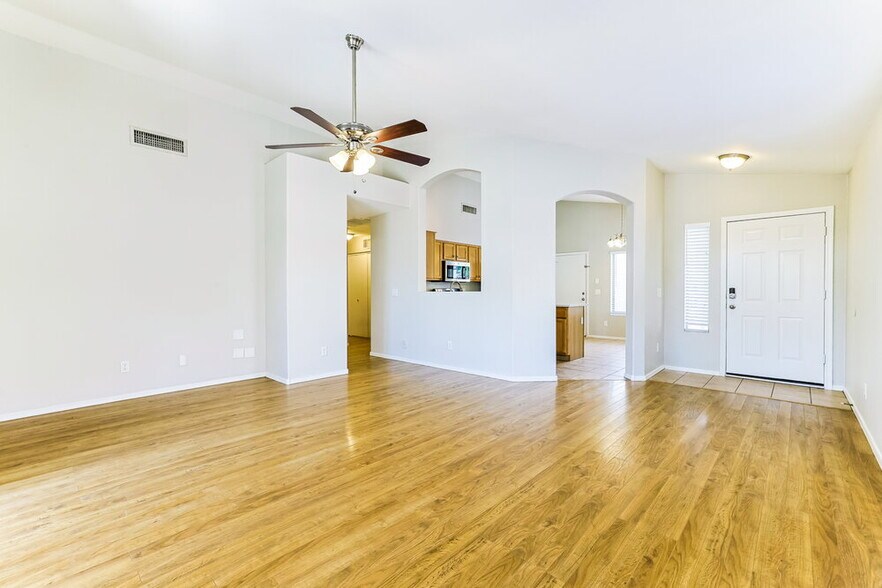 Building Photo - 1051 N San Benito Dr