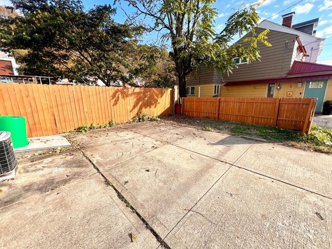 Building Photo - 3 Bedroom 1.5 Bath - Updated Home for Rent