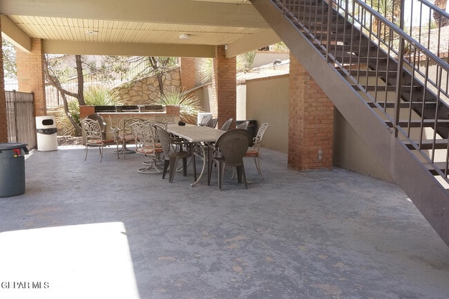 Building Photo - 4433 N Stanton St