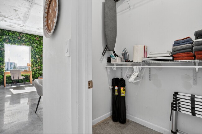 Building Photo - 10 SW South River Dr