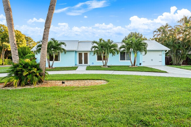 Building Photo - 9165 SE Yacht Club Cir